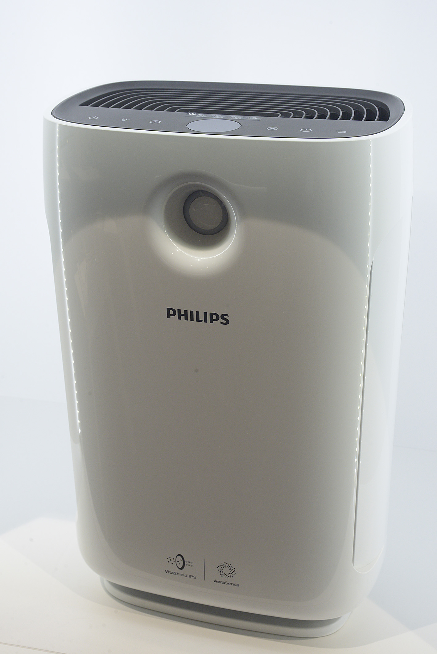 Foto: Michael B. Rehders Wer im Hochsommer Filme schauen möchte, dem bietet Philips ein hilfreiches Accessoire - Ein Klimagerät.