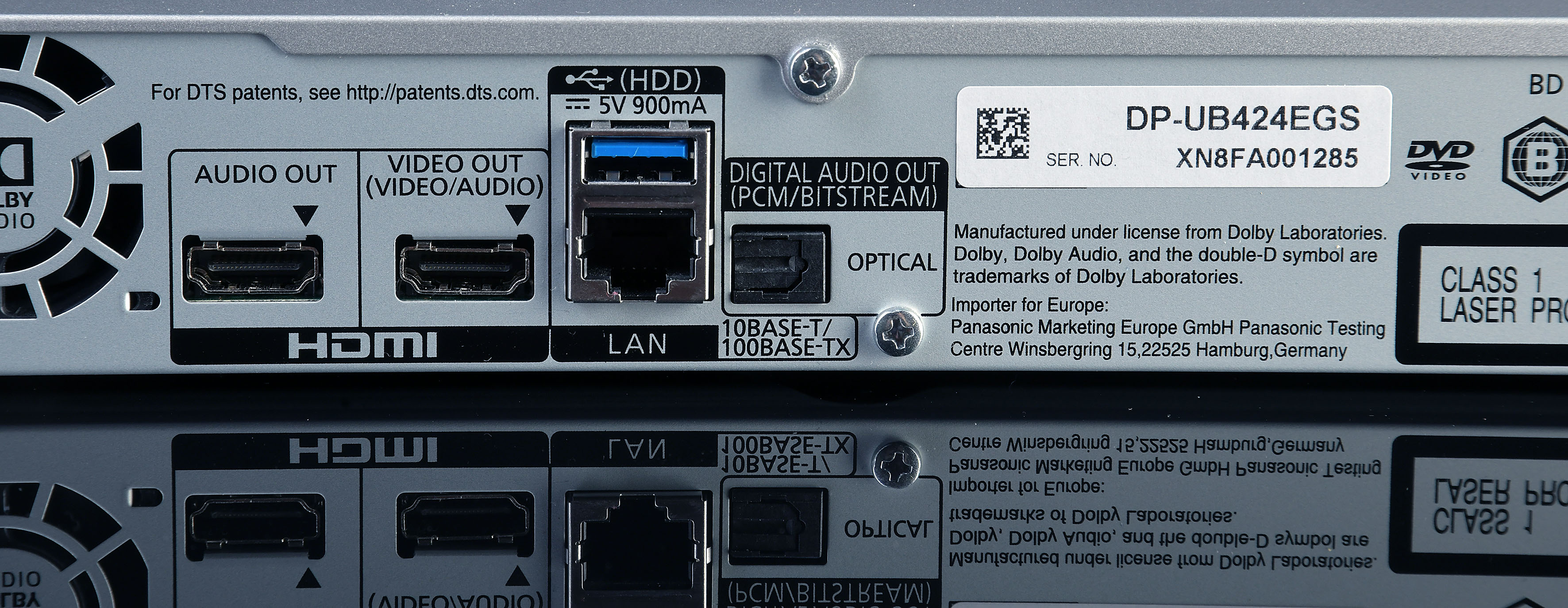 Foto: Michael B. Rehders Zwei HDMI-Ausgänge, eine LAN-Schnittstelle und ein optischer Ausgang gehören zur Ausstattung des Panasonic DP-UB424. Über den optischen Ausgang kann ein Tonsignal zusätzlich ausgegeben werden. Zum Beispiel von einer Musik-CD – oder wenn der AV-Receiver schon recht betagt ist, kann damit der Mehrkanalton übertragen werden.