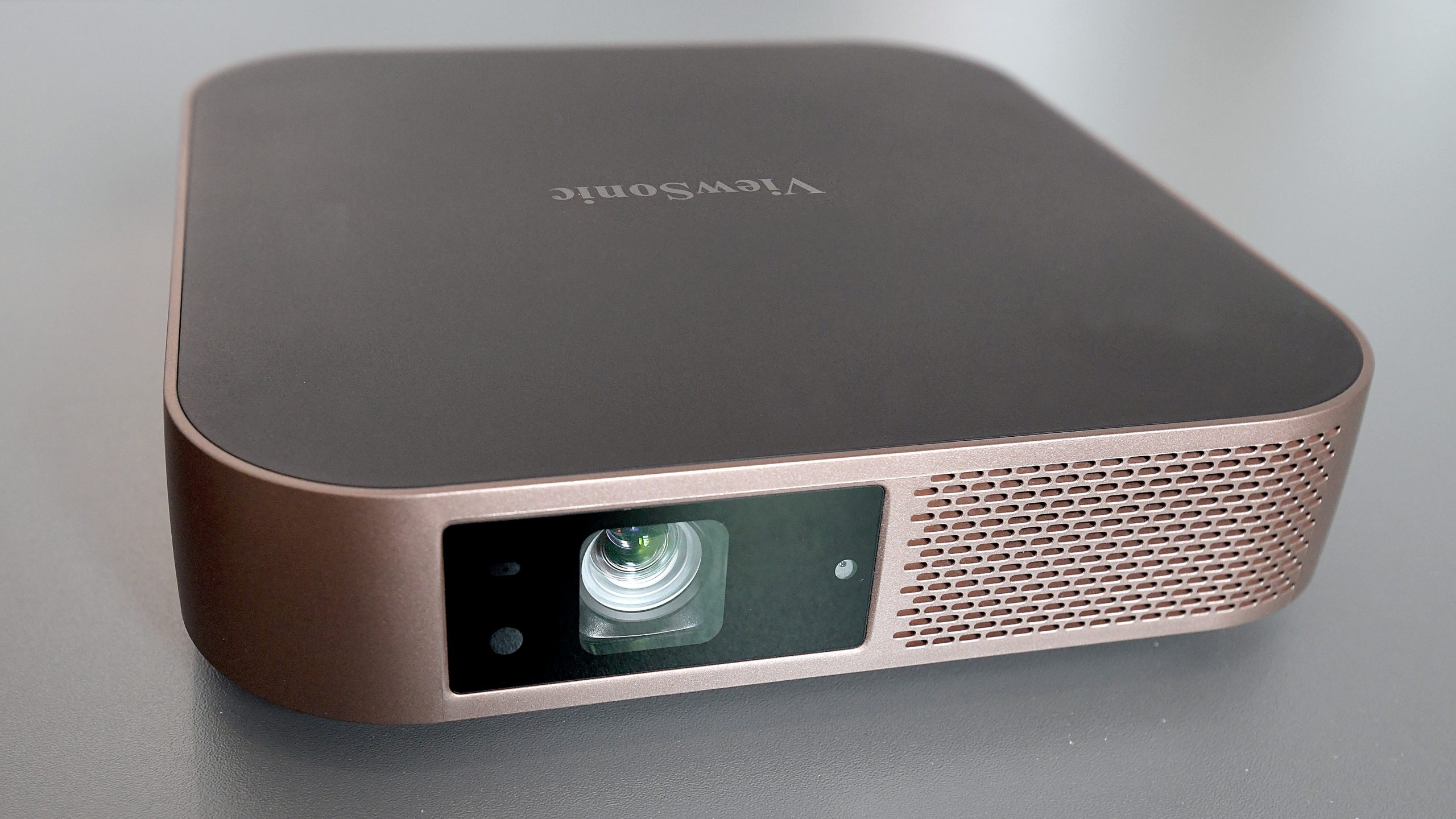 ViewSonic M2 LED Beamer mit 1200 Lumen und Full HD Auflösung Heimkino  Beamer